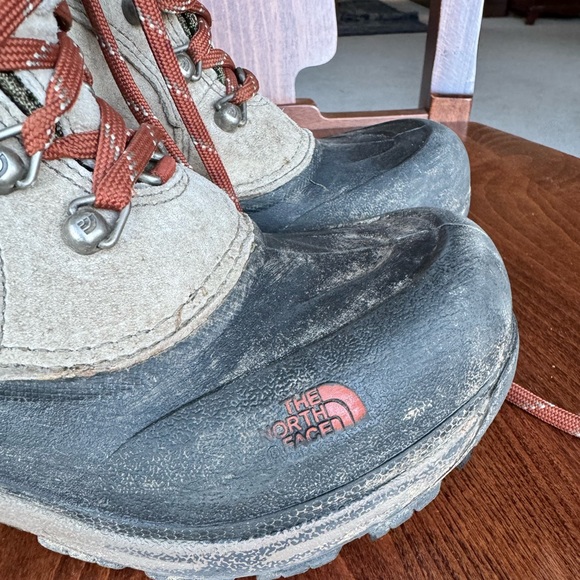 North Face children’s snow/weatherproof/hiking boot - Picture 7 of 7